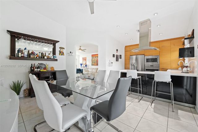 2715 SW 137th Ter, Miramar, FL 33027