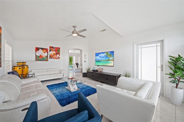 2715 SW 137th Ter, Miramar, FL 33027