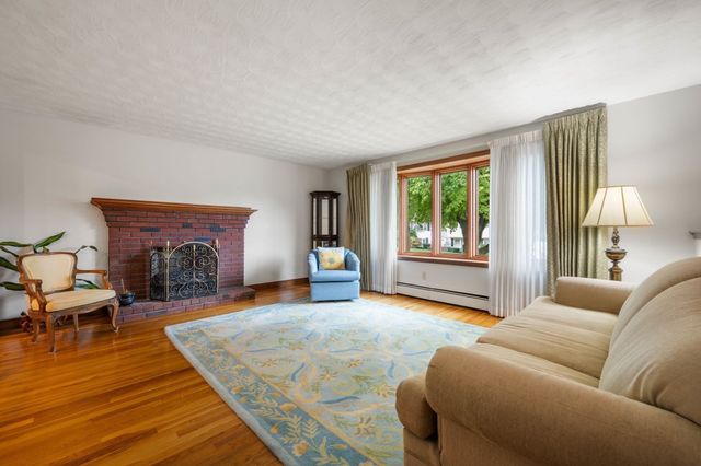 28 Evergreen Avenue, Braintree, MA 02184