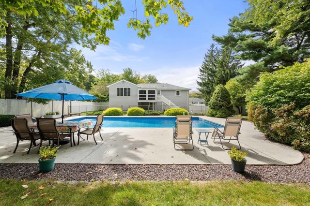 28 Evergreen Avenue, Braintree, MA 02184