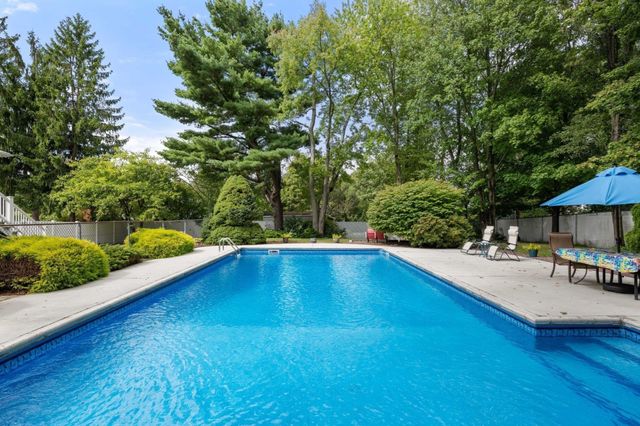 28 Evergreen Avenue, Braintree, MA 02184