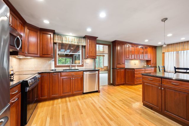 28 Evergreen Avenue, Braintree, MA 02184