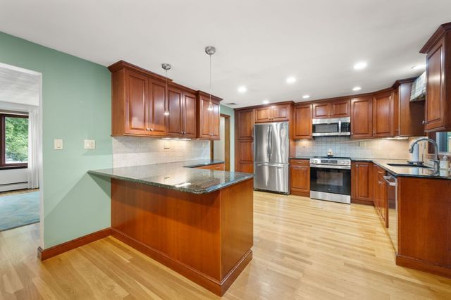 28 Evergreen Avenue, Braintree, MA 02184