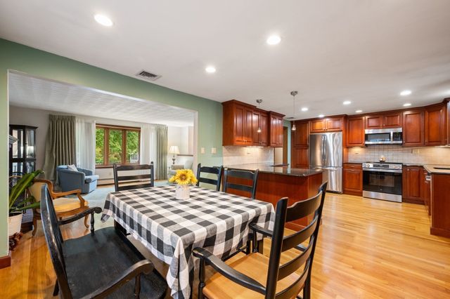 28 Evergreen Avenue, Braintree, MA 02184