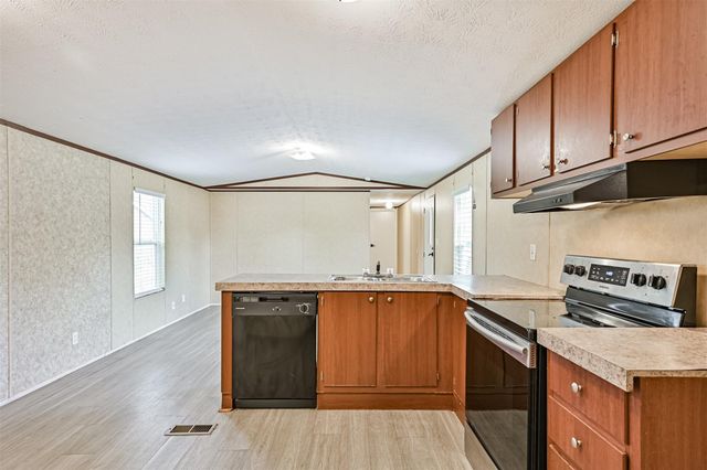 4702 10th Street, Bacliff, TX 77518