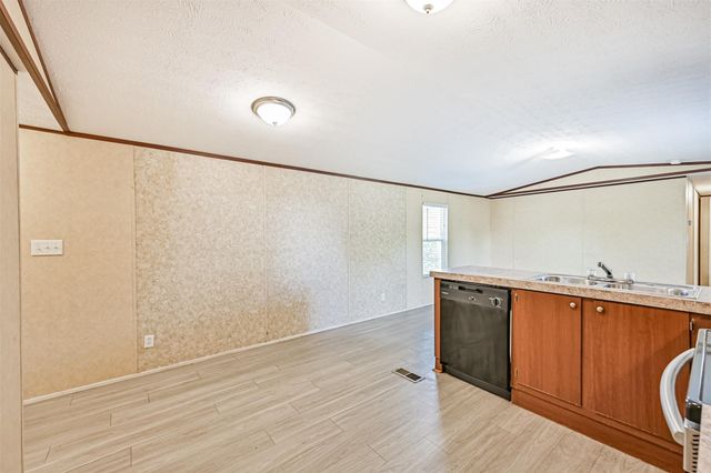 4702 10th Street, Bacliff, TX 77518