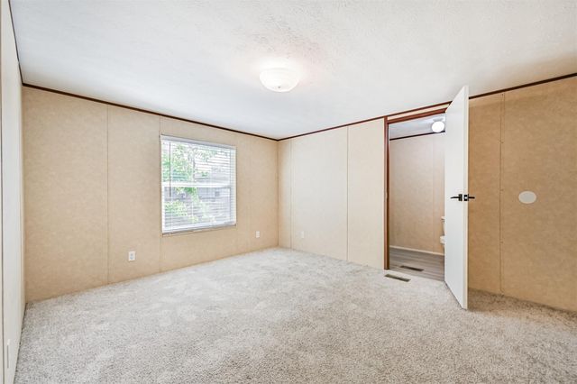 4702 10th Street, Bacliff, TX 77518