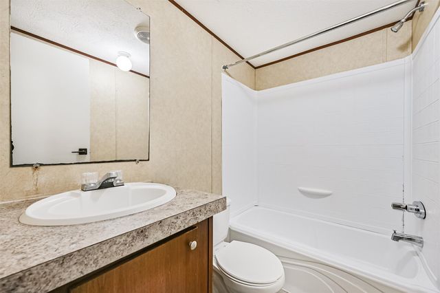 4702 10th Street, Bacliff, TX 77518