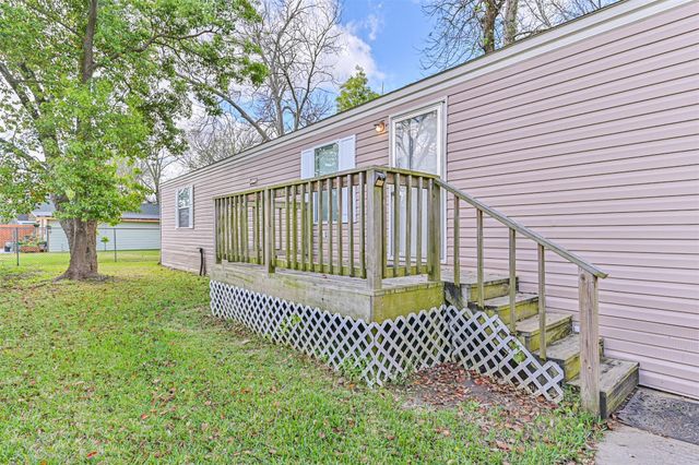 4702 10th Street, Bacliff, TX 77518