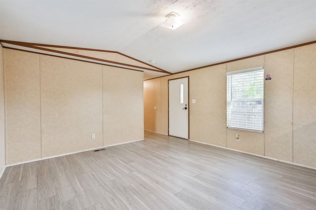 4702 10th Street, Bacliff, TX 77518