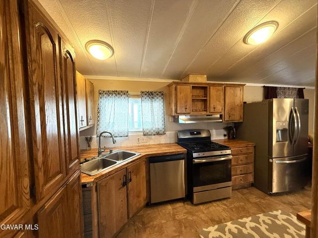 3300 W 15th 389, Rosamond, CA 93560