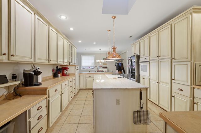 120 Old Pond Way, Richmond, KY 40475