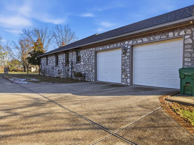 120 Old Pond Way, Richmond, KY 40475