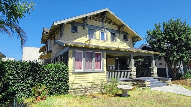 833 Cedar Avenue, Long Beach, CA 90813