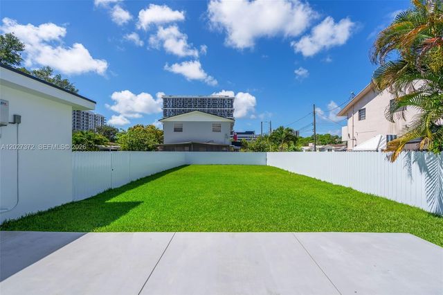 2814 SW 26th St 2810, Miami, FL 33133