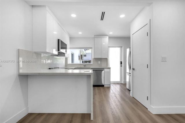 2814 SW 26th St 2810, Miami, FL 33133