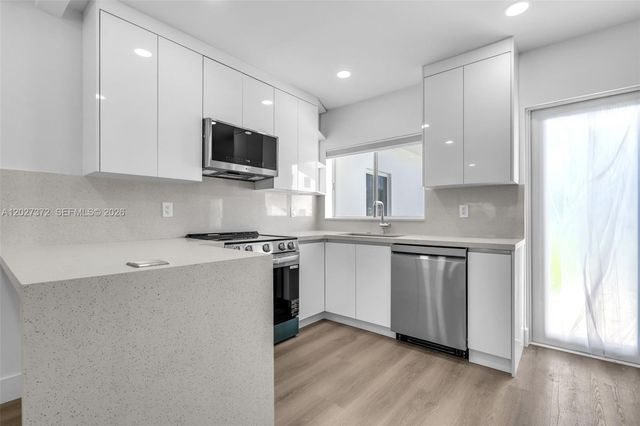 2814 SW 26th St 2810, Miami, FL 33133