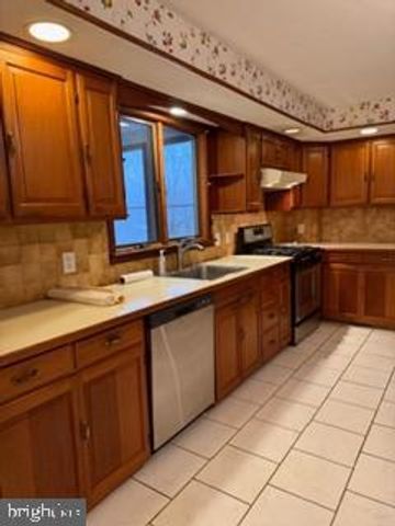 916 LOG COLLEGE DR, Warminster, PA 18974