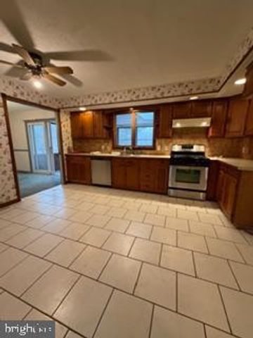 916 LOG COLLEGE DR, Warminster, PA 18974