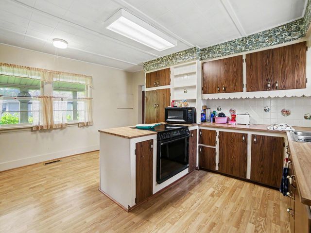 312 N Bear Lake Road, Muskegon, MI 49445