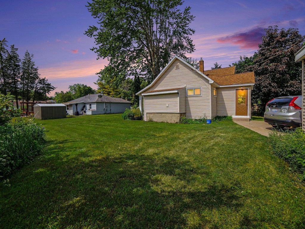 312 N Bear Lake Road, Muskegon, MI 49445