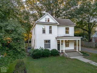 1226 S Madison St, Jonesboro, AR 72401
