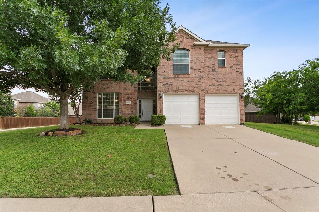 10513 Donnis Drive, Fort Worth, TX 76244