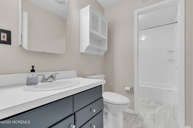 32 Frontier Way, Tinton Falls, NJ 07753