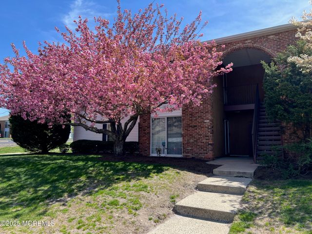 32 Frontier Way, Tinton Falls, NJ 07753