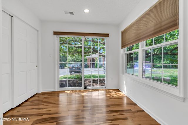 32 Frontier Way, Tinton Falls, NJ 07753