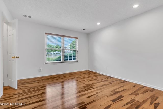 32 Frontier Way, Tinton Falls, NJ 07753