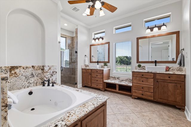 402 N Parkway Drive, Alvarado, TX 76009