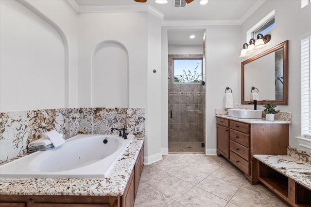 402 N Parkway Drive, Alvarado, TX 76009