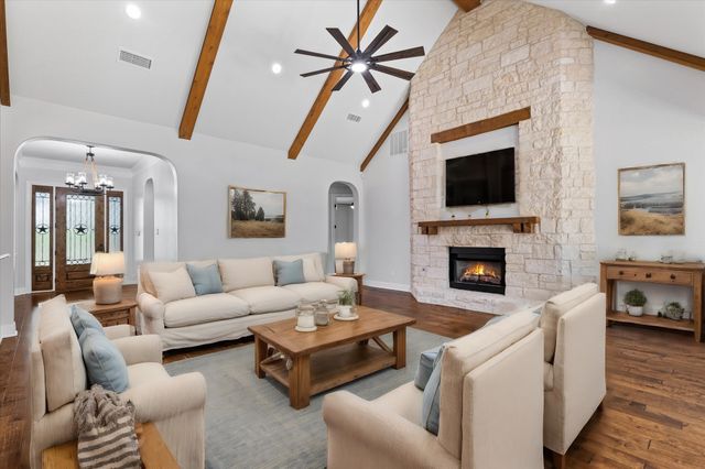 402 N Parkway Drive, Alvarado, TX 76009