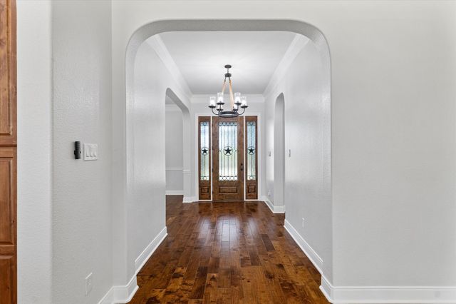 402 N Parkway Drive, Alvarado, TX 76009