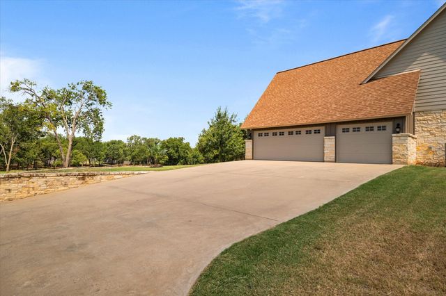 402 N Parkway Drive, Alvarado, TX 76009