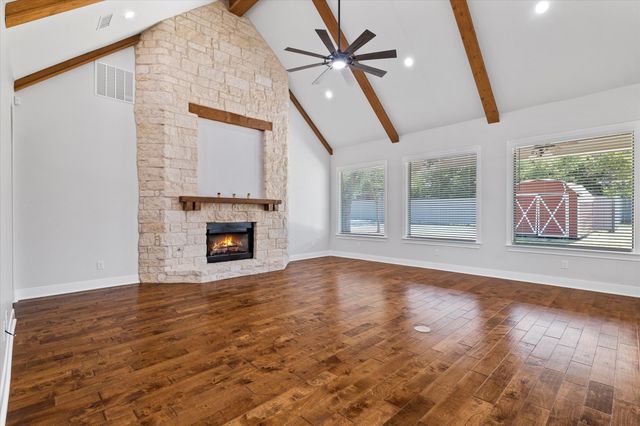 402 N Parkway Drive, Alvarado, TX 76009