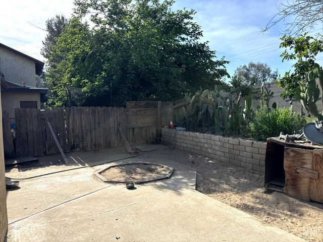 4400 Country Wood Lane, Bakersfield, CA 93313