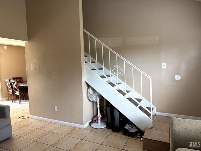 4400 Country Wood Lane, Bakersfield, CA 93313