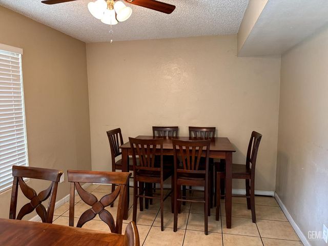 4400 Country Wood Lane, Bakersfield, CA 93313