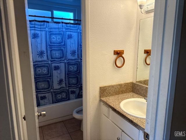 4400 Country Wood Lane, Bakersfield, CA 93313