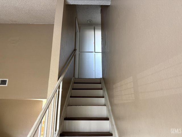 4400 Country Wood Lane, Bakersfield, CA 93313