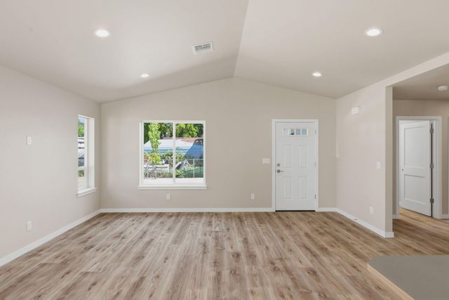 1037 SE Briannas Way, Grants Pass, OR 97527
