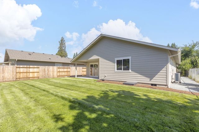 1037 SE Briannas Way, Grants Pass, OR 97527