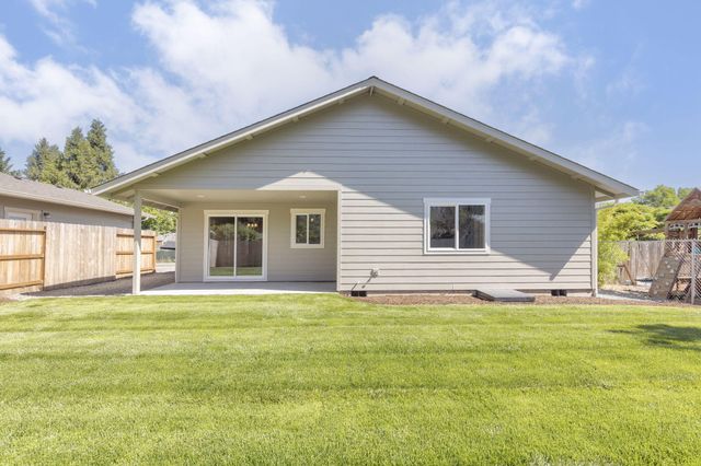 1037 SE Briannas Way, Grants Pass, OR 97527