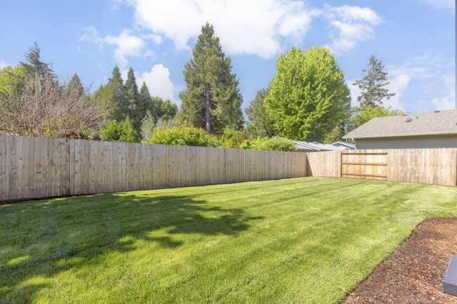 1037 SE Briannas Way, Grants Pass, OR 97527