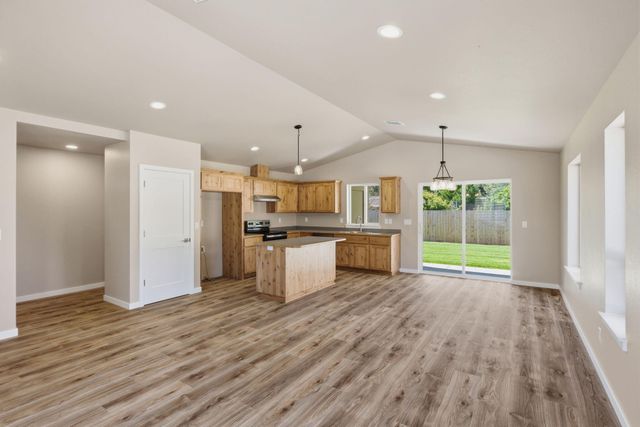 1037 SE Briannas Way, Grants Pass, OR 97527