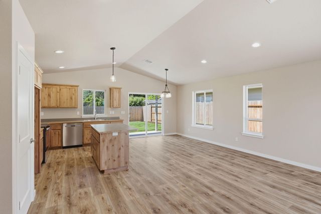 1037 SE Briannas Way, Grants Pass, OR 97527