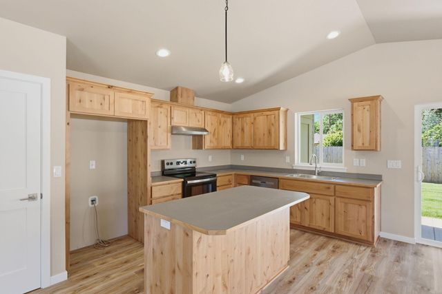1037 SE Briannas Way, Grants Pass, OR 97527