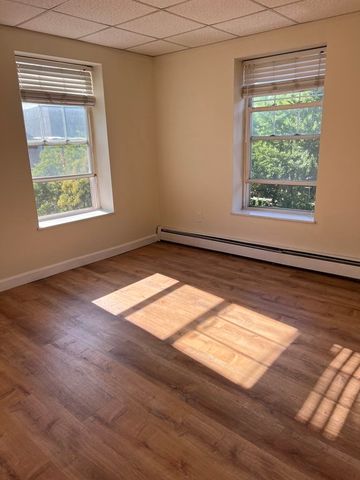 131 Essex Street 24, Salem, MA 01970